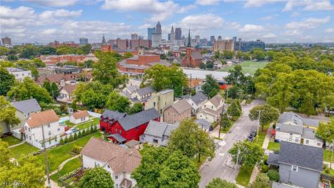 3216 Chatham Avenue Cleveland OH 44113