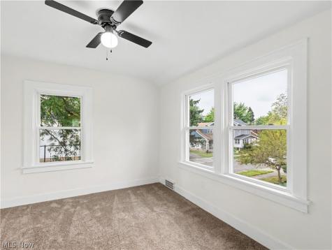 4802 Edgepark Drive Garfield Heights OH 44125