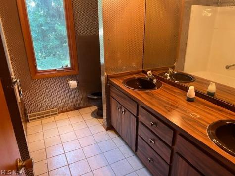 32555 Schooner Court Avon Lake OH 44012