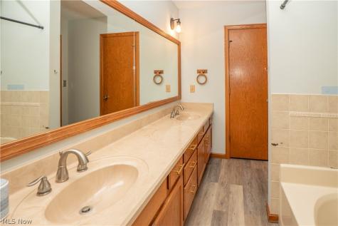 498 Herbert Road Akron OH 44312