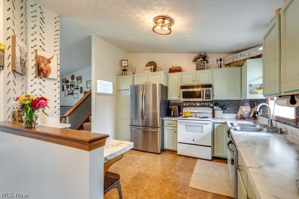 66 Manito Trail Malvern OH 44644