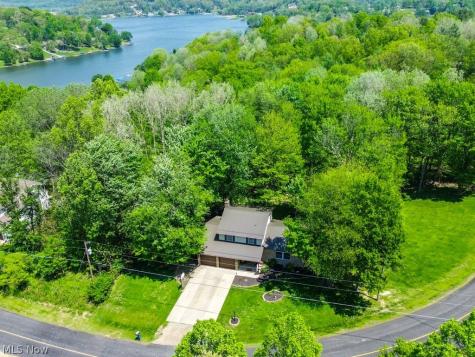 66 Manito Trail Malvern OH 44644