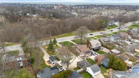 2135 Riverside Drive Lakewood OH 44107