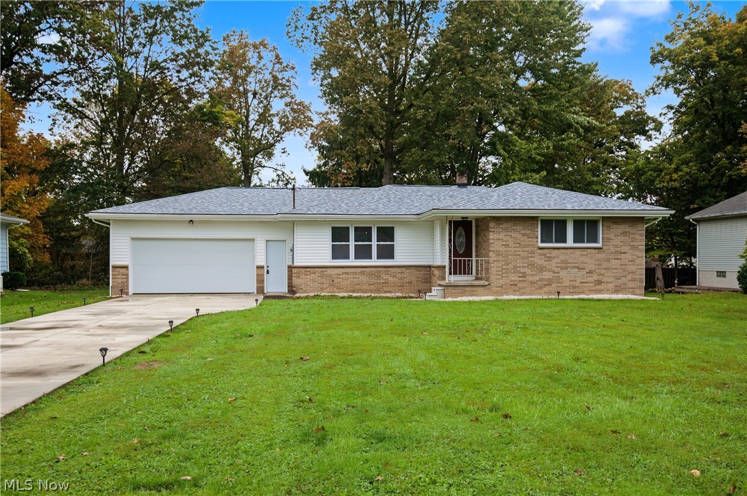5267 Craig Avenue NW Champion OH 44483