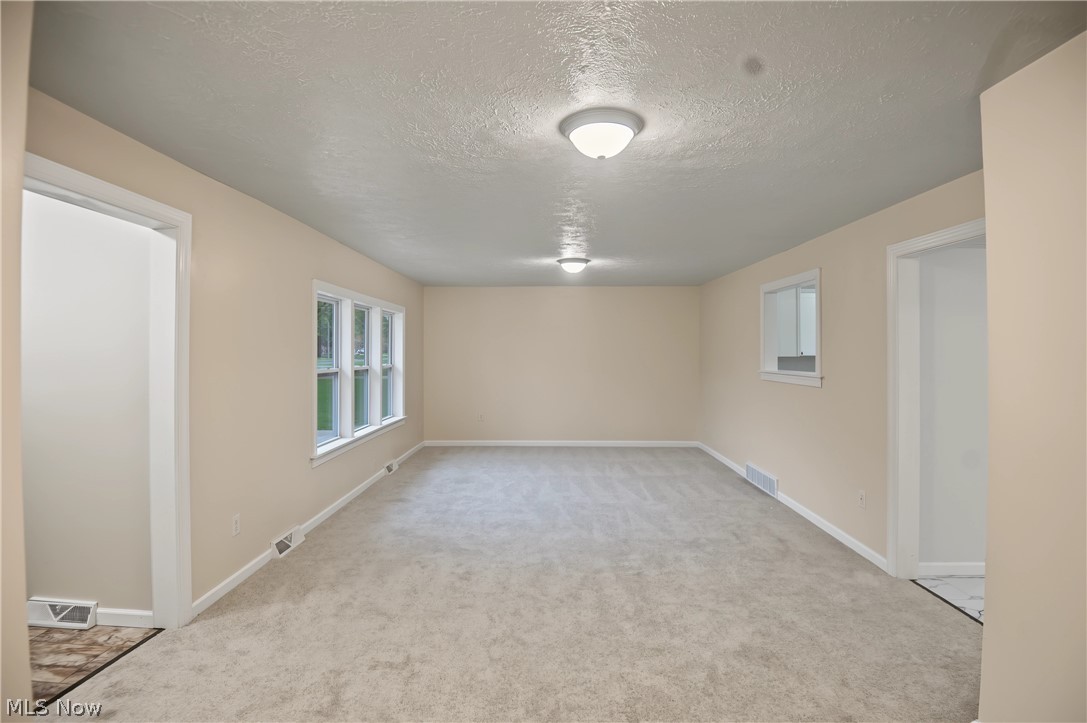 5267 Craig Avenue NW Champion OH 44483