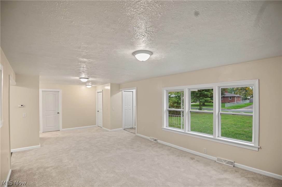 5267 Craig Avenue NW Champion OH 44483