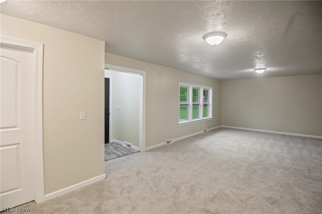 5267 Craig Avenue NW Champion OH 44483