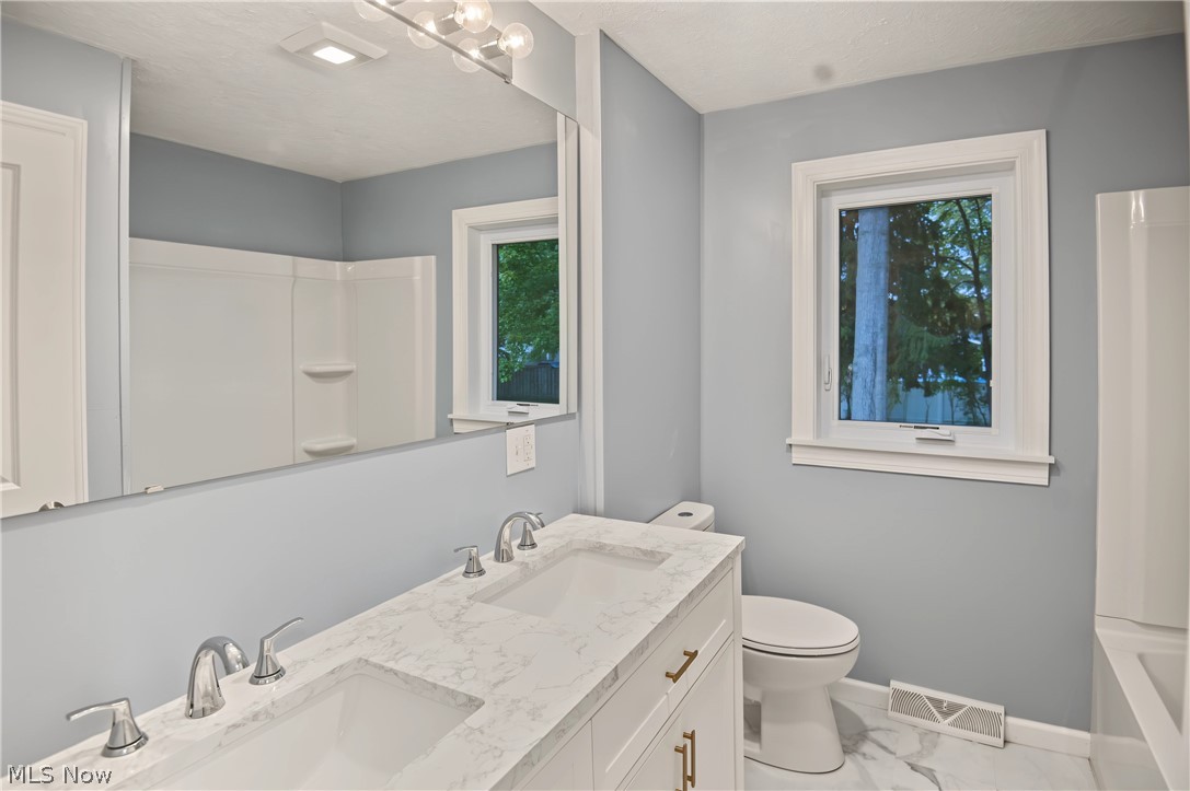 5267 Craig Avenue NW Champion OH 44483