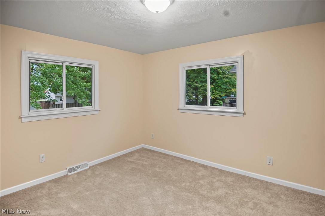 5267 Craig Avenue NW Champion OH 44483