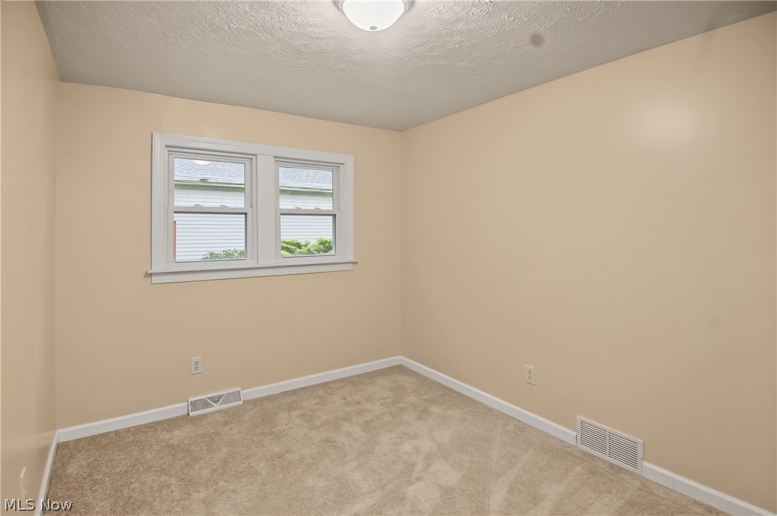 5267 Craig Avenue NW Champion OH 44483