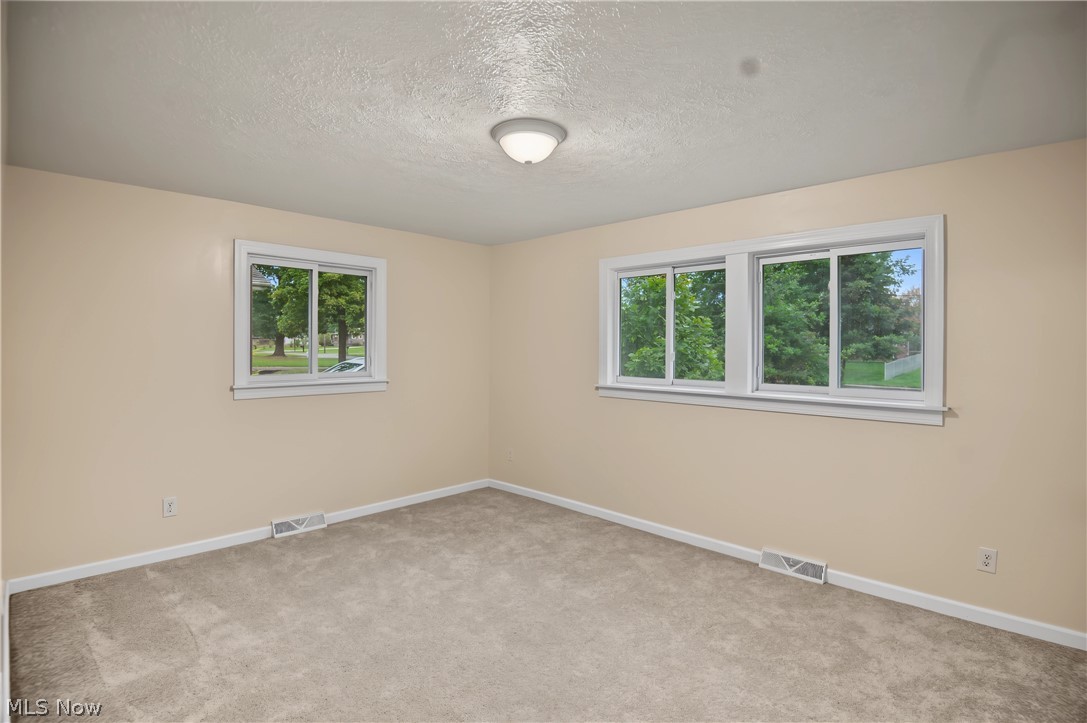 5267 Craig Avenue NW Champion OH 44483