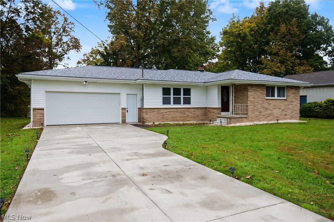 5267 Craig Avenue NW Champion OH 44483