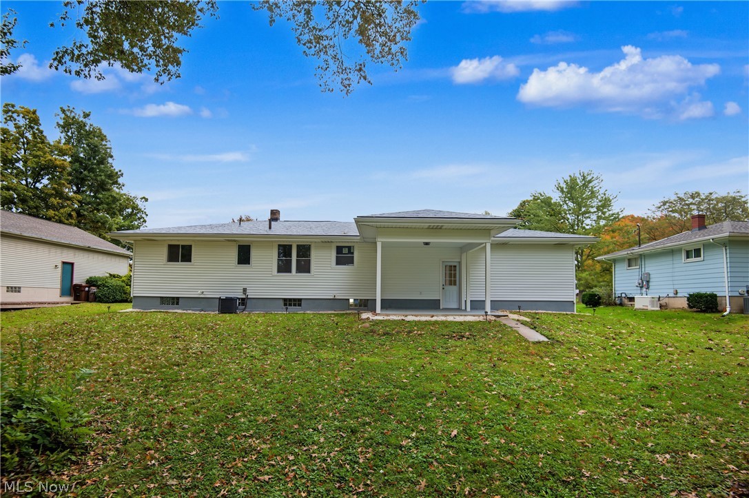 5267 Craig Avenue NW Champion OH 44483