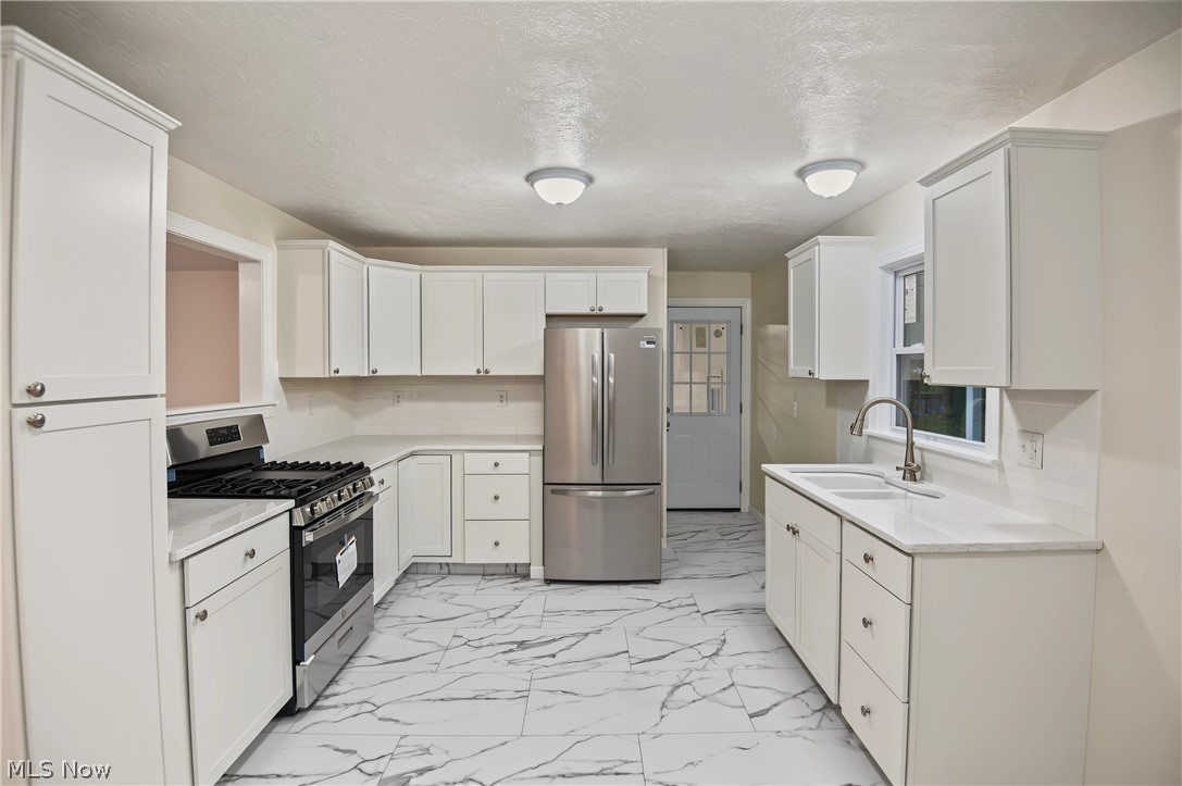 5267 Craig Avenue NW Champion OH 44483