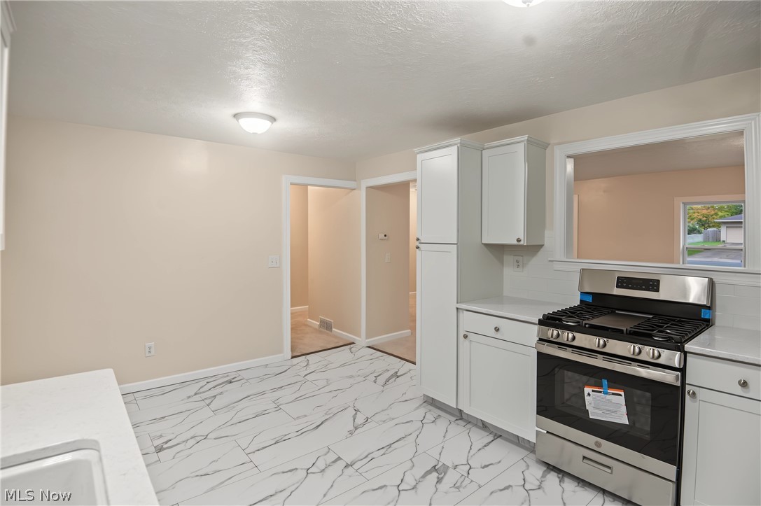 5267 Craig Avenue NW Champion OH 44483