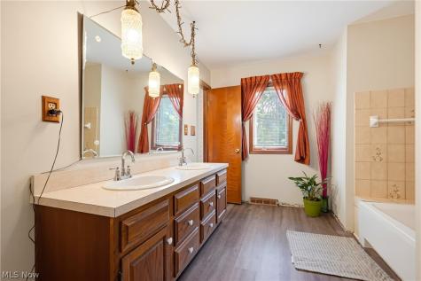 24912 Pleasant Trail Richmond Heights OH 44143