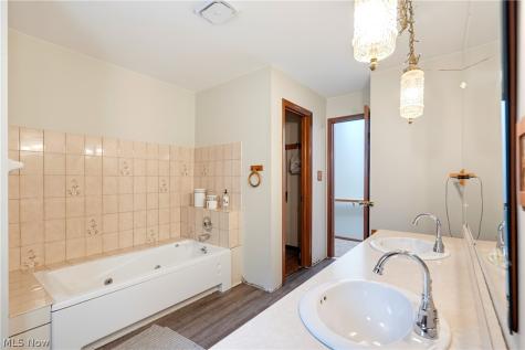 24912 Pleasant Trail Richmond Heights OH 44143