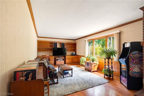24912 Pleasant Trail Richmond Heights OH 44143