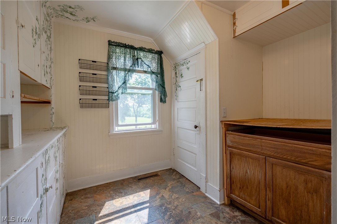 3372 Mcclintocksburg Road Diamond OH 44412