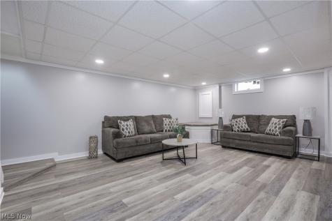 2783 State Street NW Uniontown OH 44685