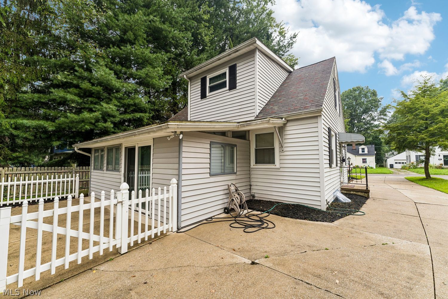 1512 Parkgate Avenue Akron OH 44313