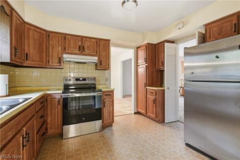 2445 Olentangy Drive Akron OH 44333