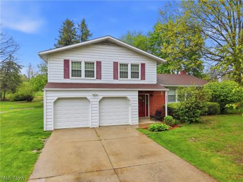 2445 Olentangy Drive Akron OH 44333