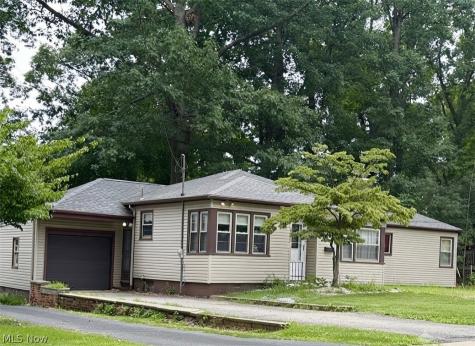 151 Parkgate Avenue Youngstown OH 44515