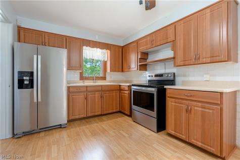 814 Lakeview Avenue NW Canton OH 44708