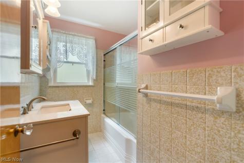 814 Lakeview Avenue NW Canton OH 44708