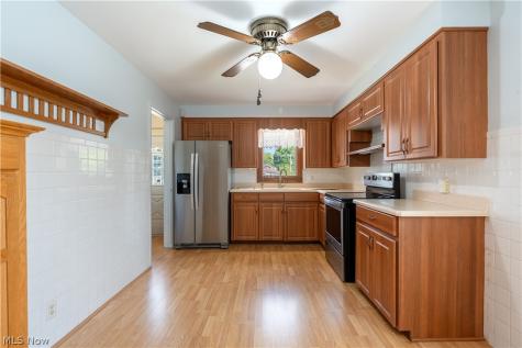 814 Lakeview Avenue NW Canton OH 44708
