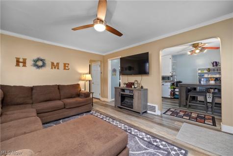 3419 Maplecrest Avenue Parma OH 44134