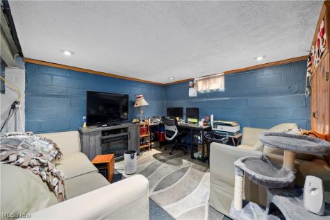 3419 Maplecrest Avenue Parma OH 44134