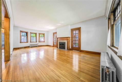 1327 Oakridge Drive Cleveland Heights OH 44121