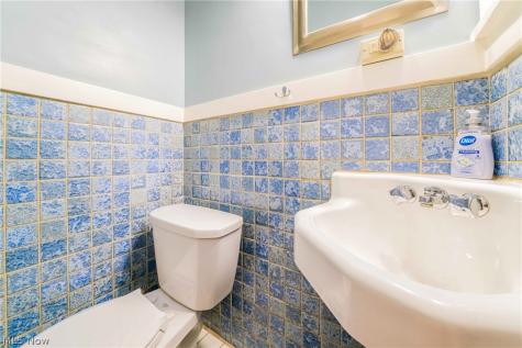 1327 Oakridge Drive Cleveland Heights OH 44121