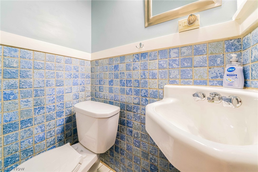 1327 Oakridge Drive Cleveland Heights OH 44121