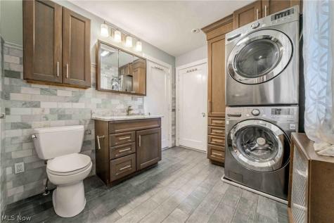 1327 Oakridge Drive Cleveland Heights OH 44121