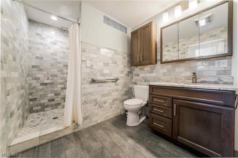 1327 Oakridge Drive Cleveland Heights OH 44121