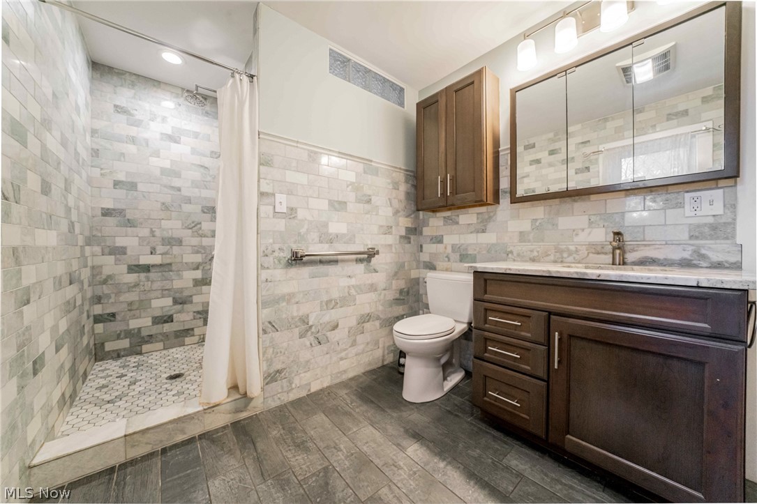 1327 Oakridge Drive Cleveland Heights OH 44121