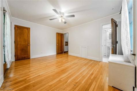 1327 Oakridge Drive Cleveland Heights OH 44121