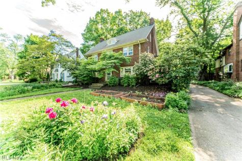 1327 Oakridge Drive Cleveland Heights OH 44121