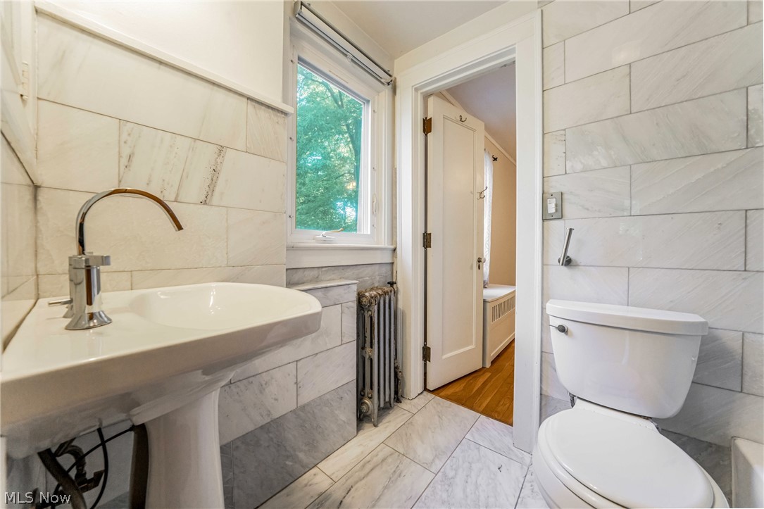 1327 Oakridge Drive Cleveland Heights OH 44121
