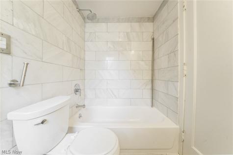 1327 Oakridge Drive Cleveland Heights OH 44121