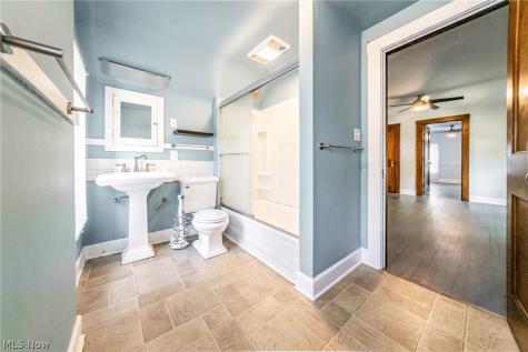1327 Oakridge Drive Cleveland Heights OH 44121