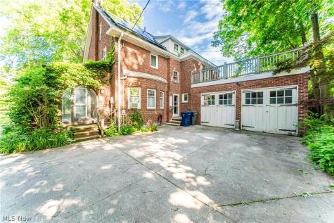 1327 Oakridge Drive Cleveland Heights OH 44121