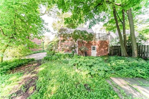 1327 Oakridge Drive Cleveland Heights OH 44121