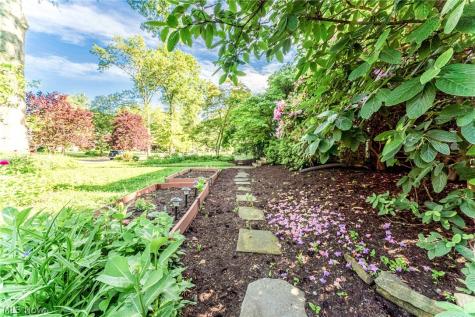 1327 Oakridge Drive Cleveland Heights OH 44121