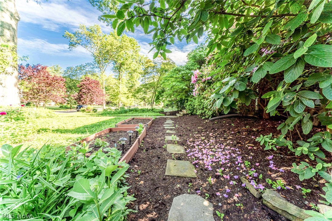 1327 Oakridge Drive Cleveland Heights OH 44121