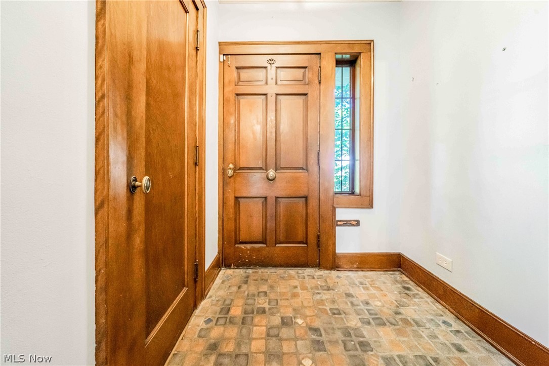 1327 Oakridge Drive Cleveland Heights OH 44121