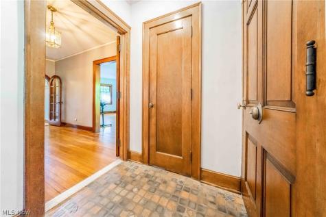 1327 Oakridge Drive Cleveland Heights OH 44121